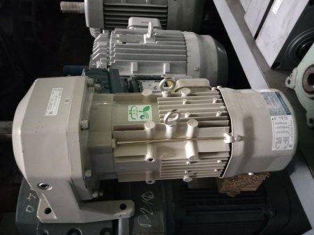 giam-toc-sumitomo-2.2kw8
